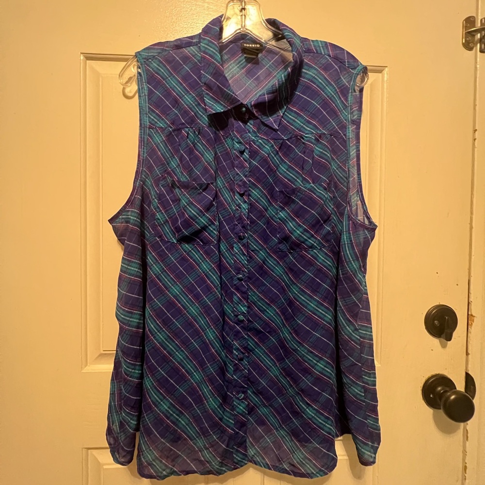 TORRID Multicolor pattern sleeveless blouse